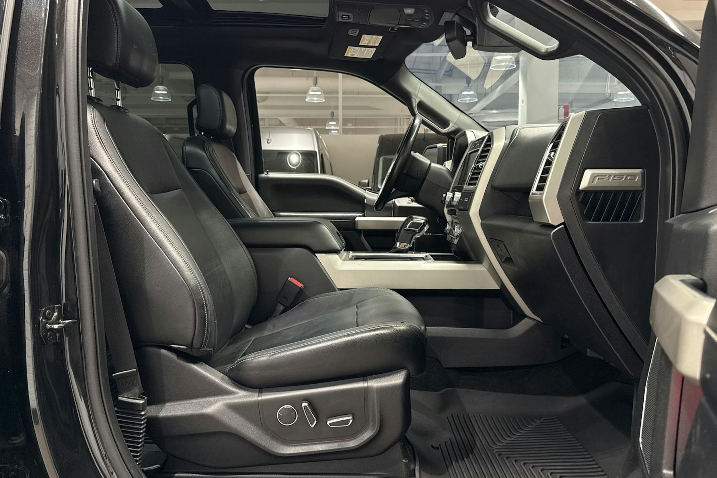 musta Ford F150 2015 kuva 20.