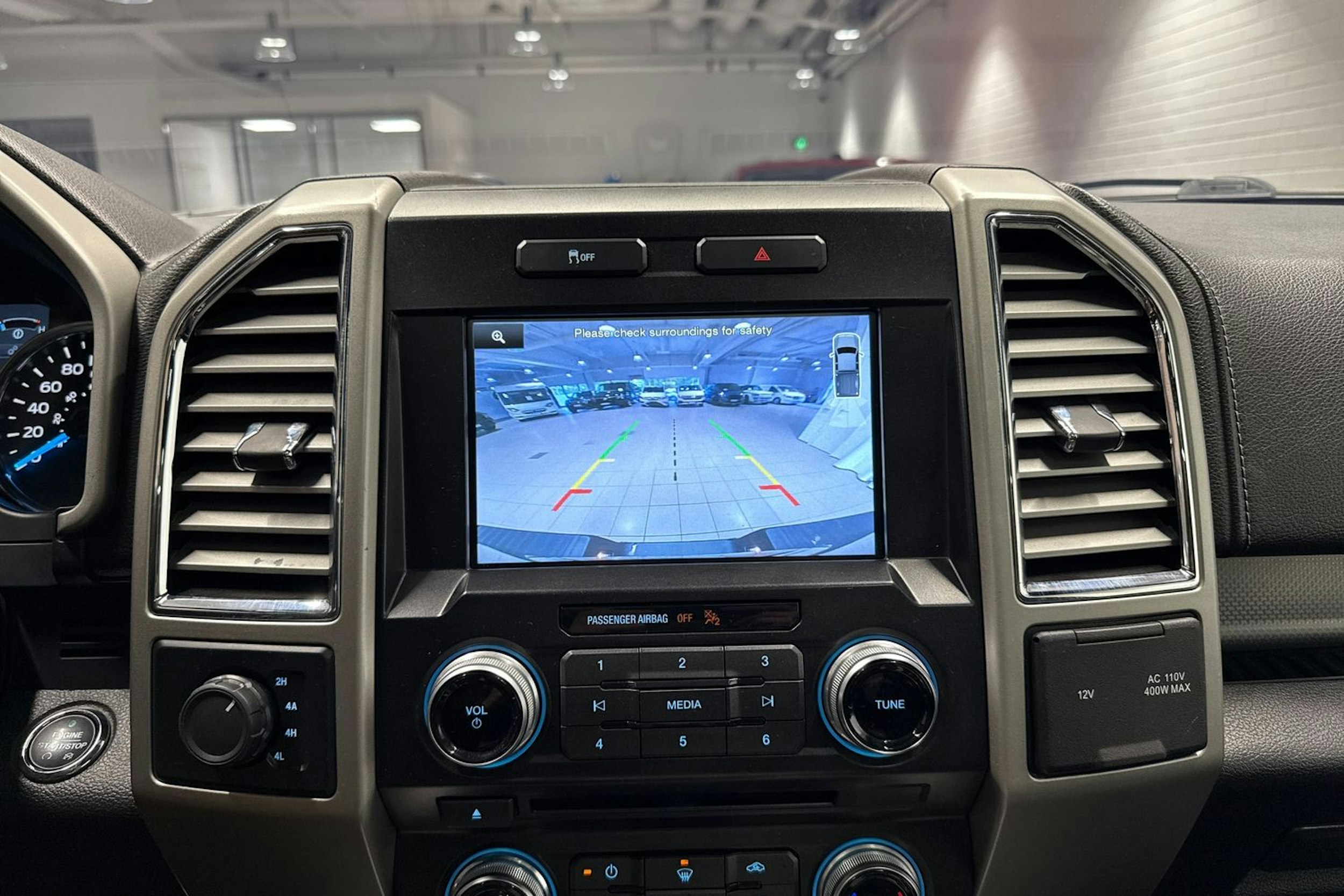 musta Ford F150 2015 kuva 23.