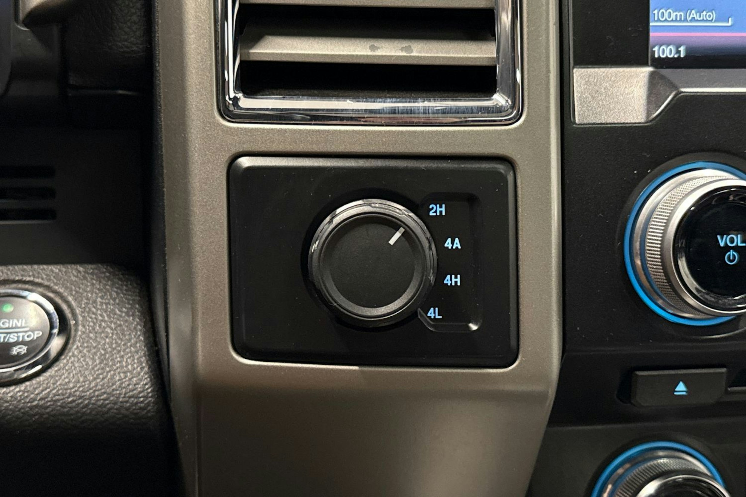musta Ford F150 2015 kuva 32.