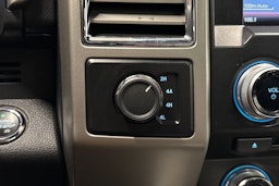 musta Ford F150 2015 kuva 32.