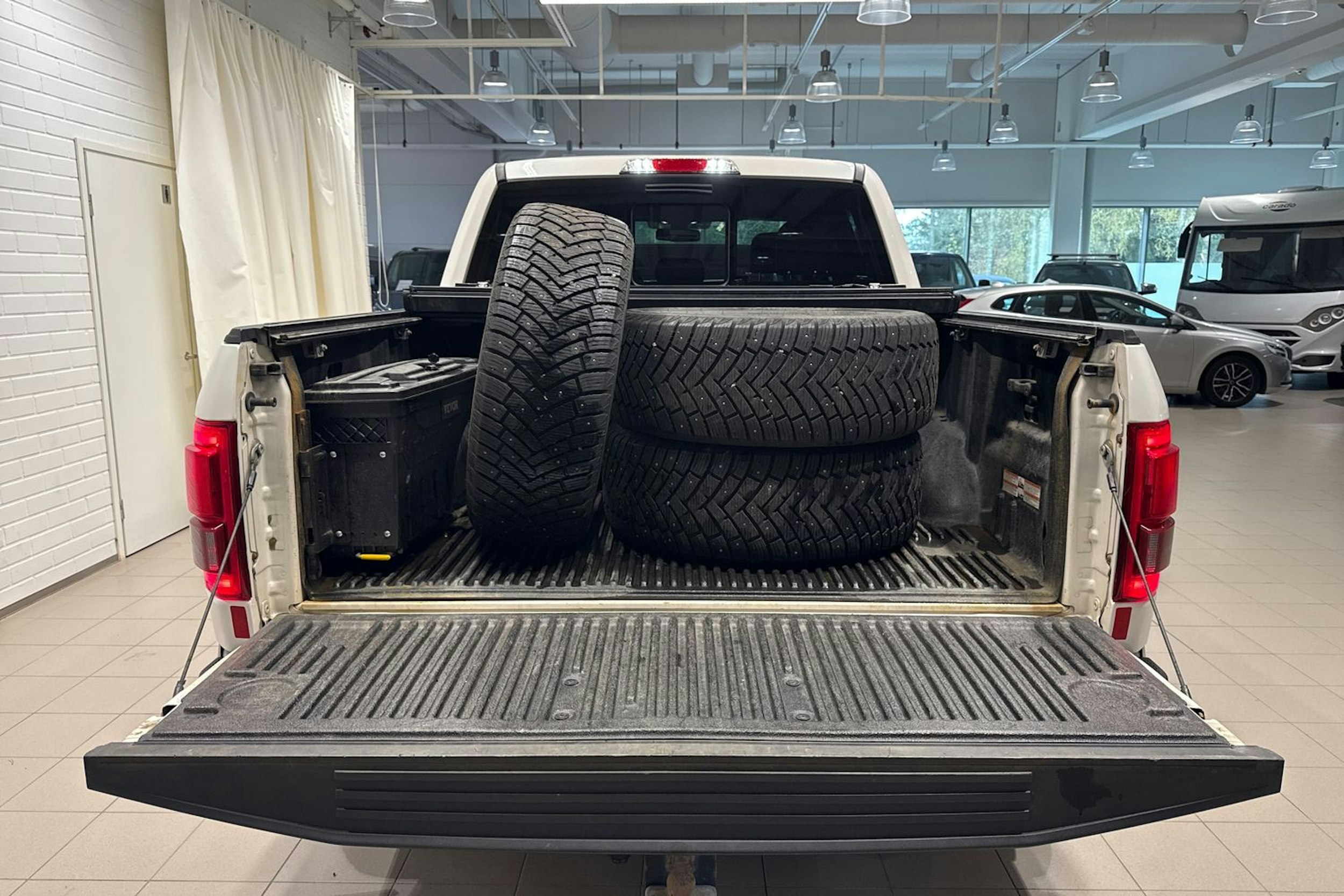 valkoinen Ford F150 2015 kuva 8.