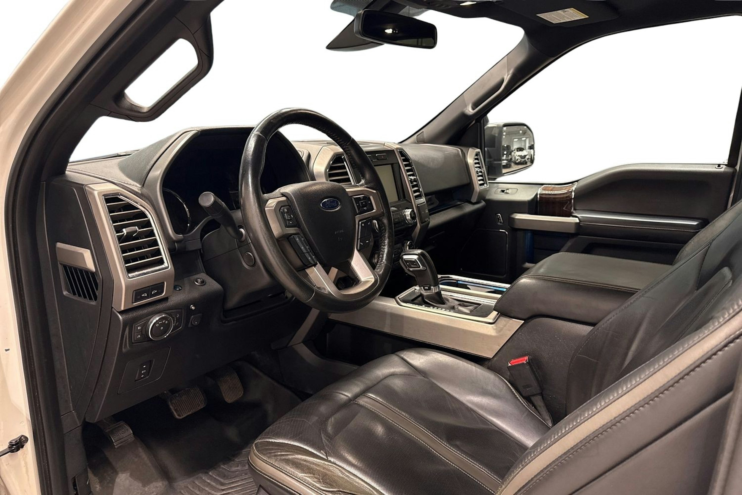 valkoinen Ford F150 2015 kuva 9.