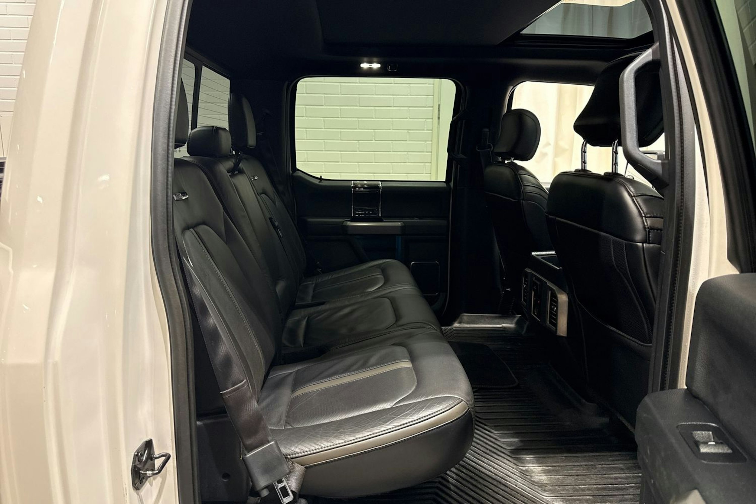 valkoinen Ford F150 2015 kuva 15.