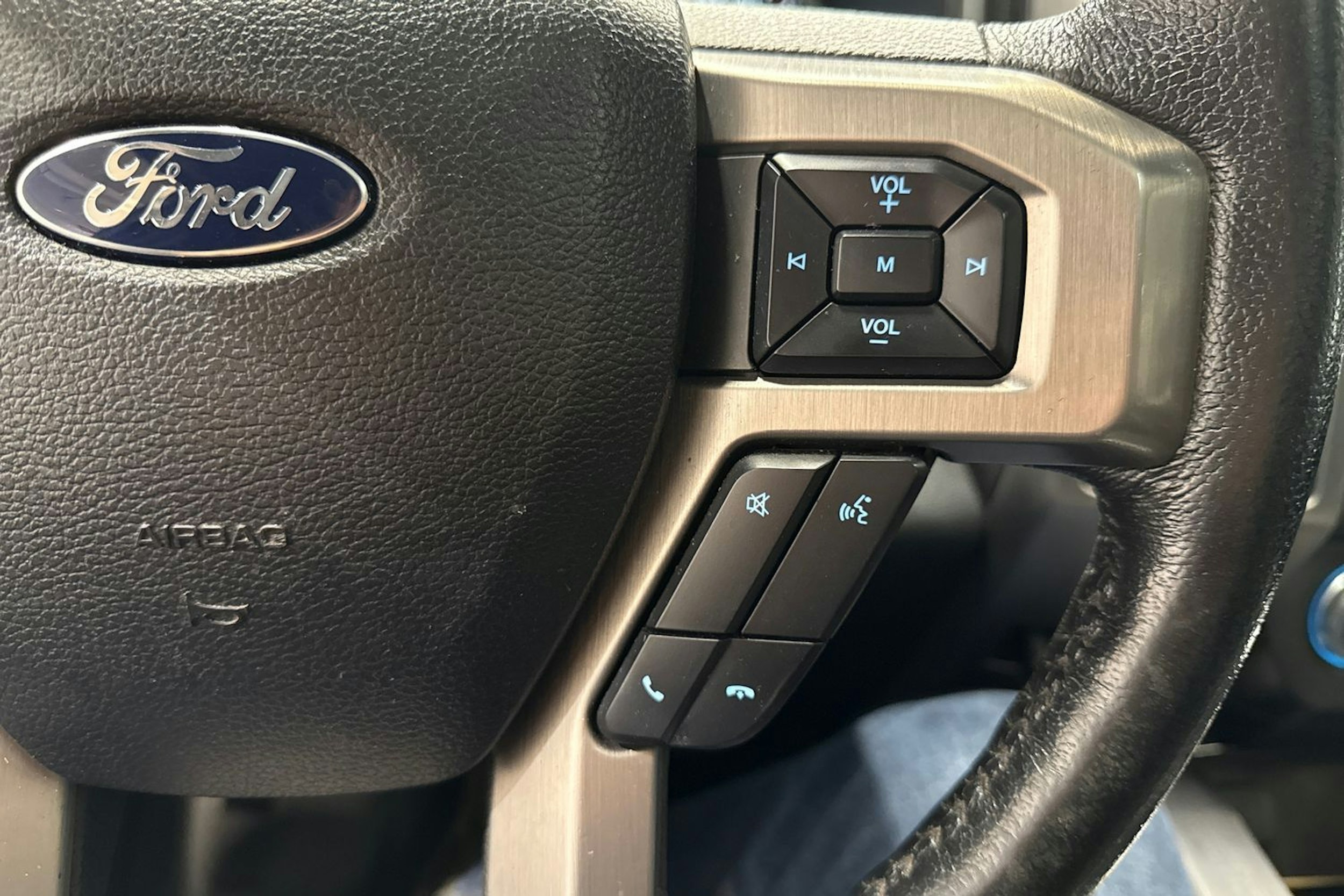 valkoinen Ford F150 2015 kuva 18.