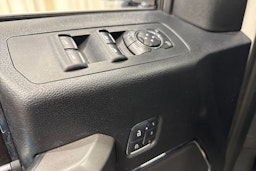 valkoinen Ford F150 2015 kuva 23.