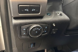 valkoinen Ford F150 2015 kuva 24.