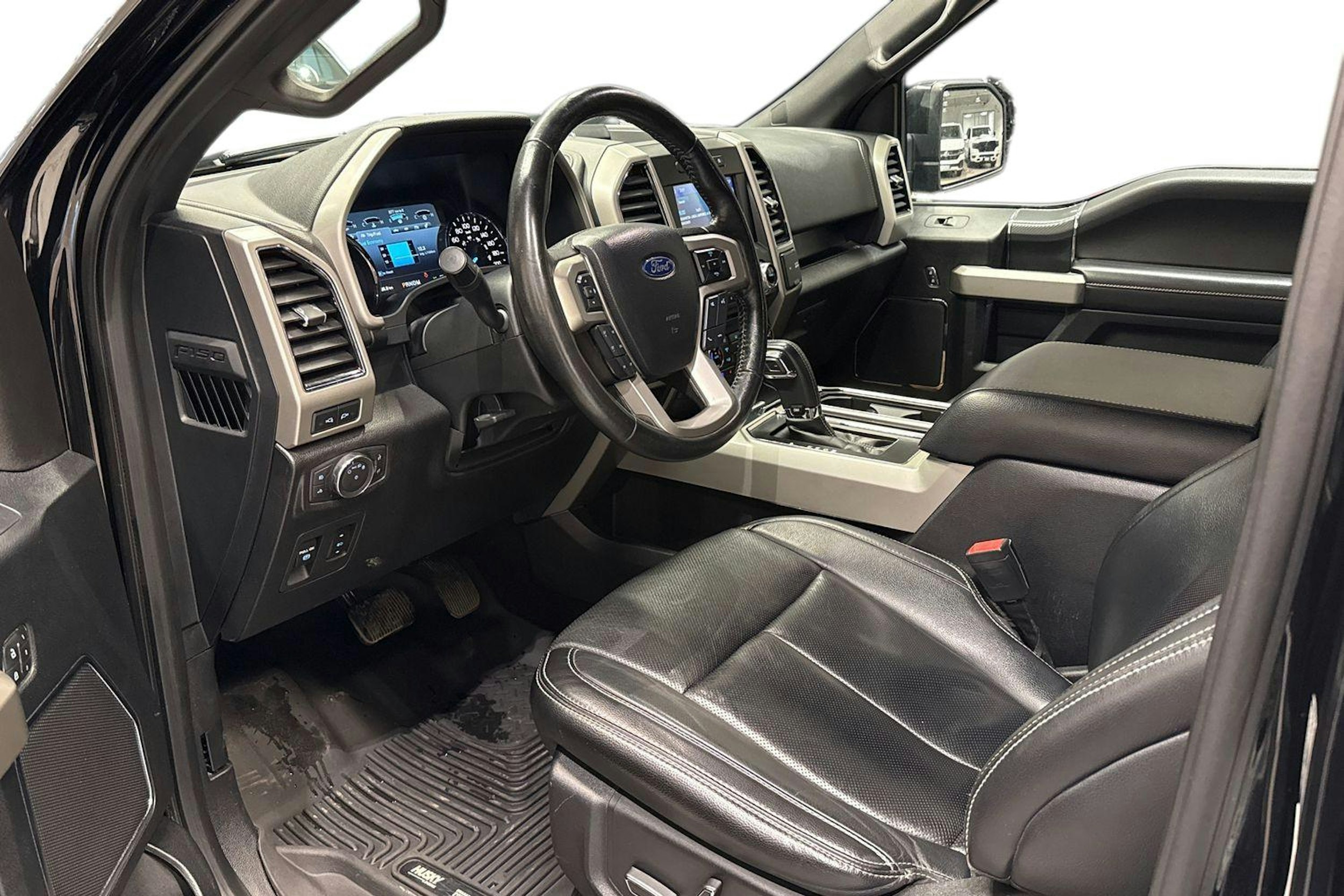 Musta Ford F150 2018 kuva 8.