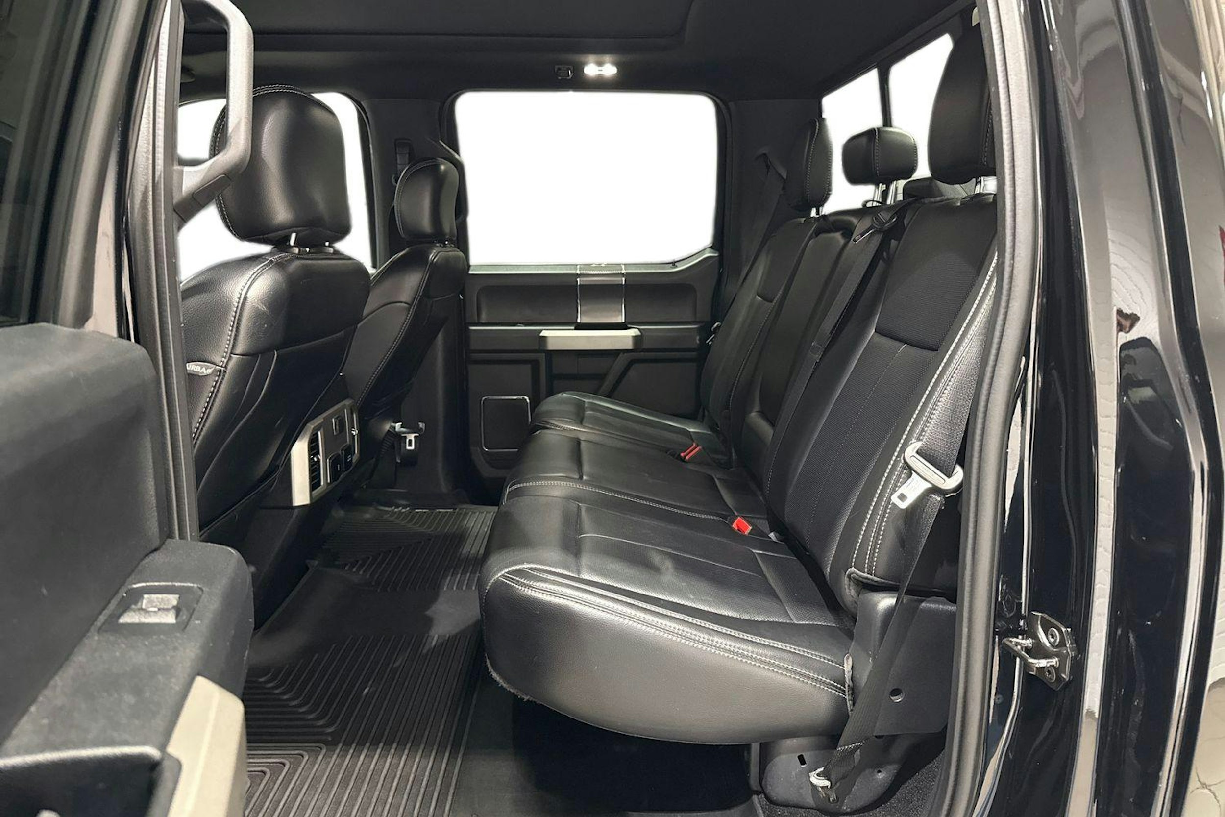 Musta Ford F150 2018 kuva 11.