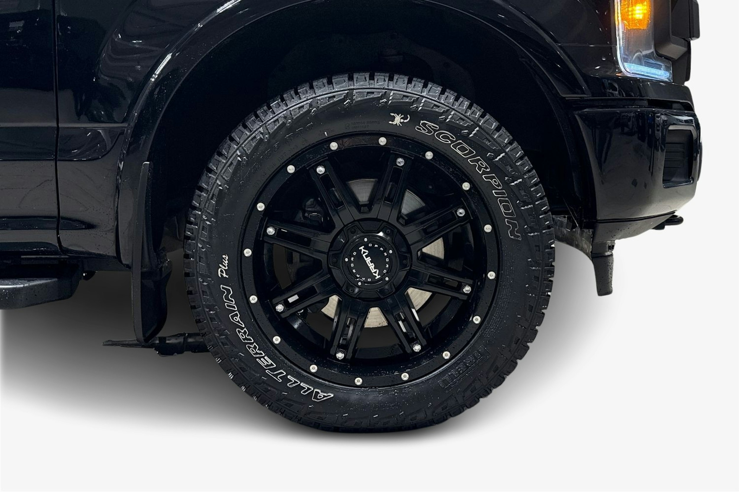 Musta Ford F150 2018 kuva 12.