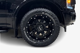 Musta Ford F150 2018 kuva 12.