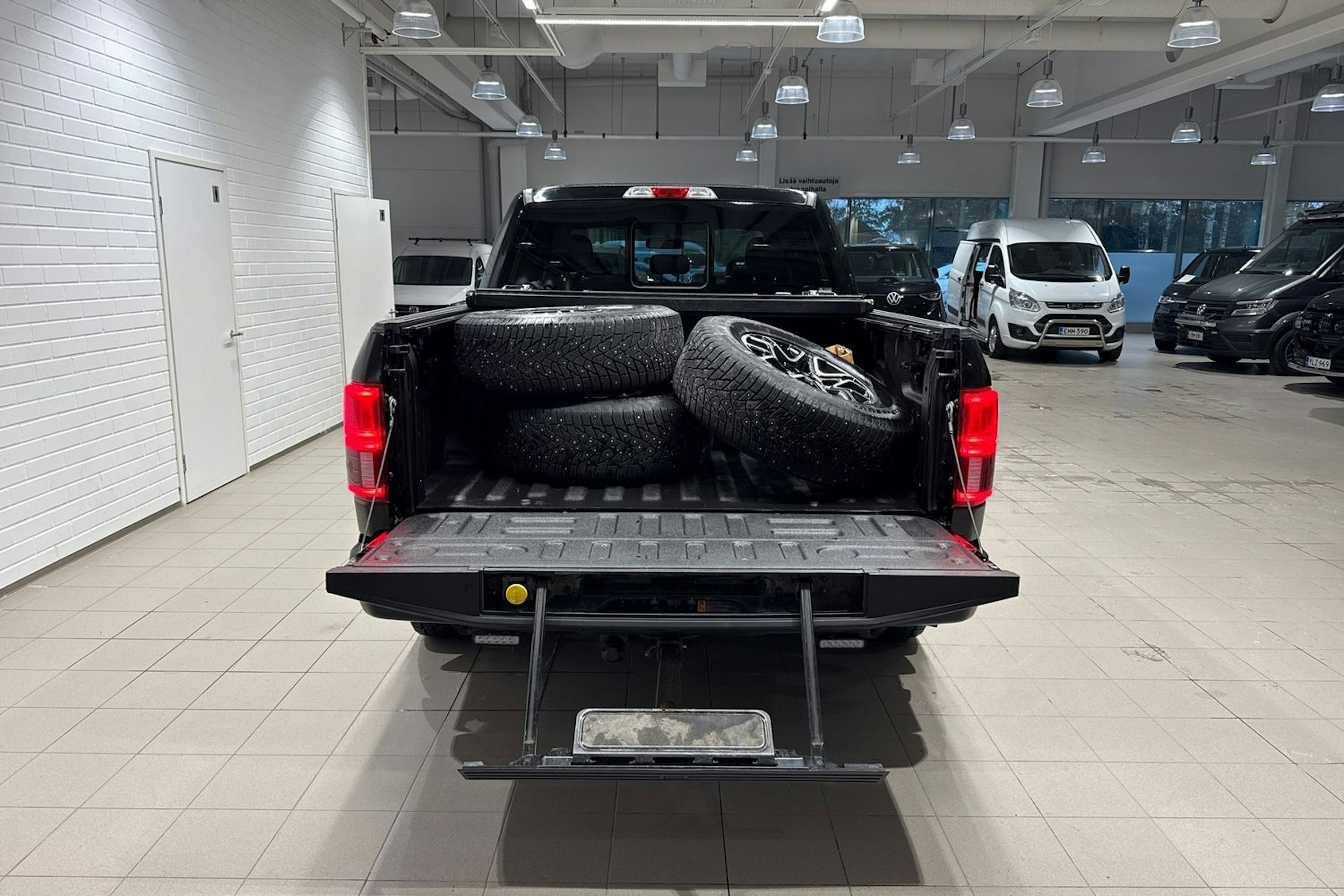 Musta Ford F150 2018 kuva 19.