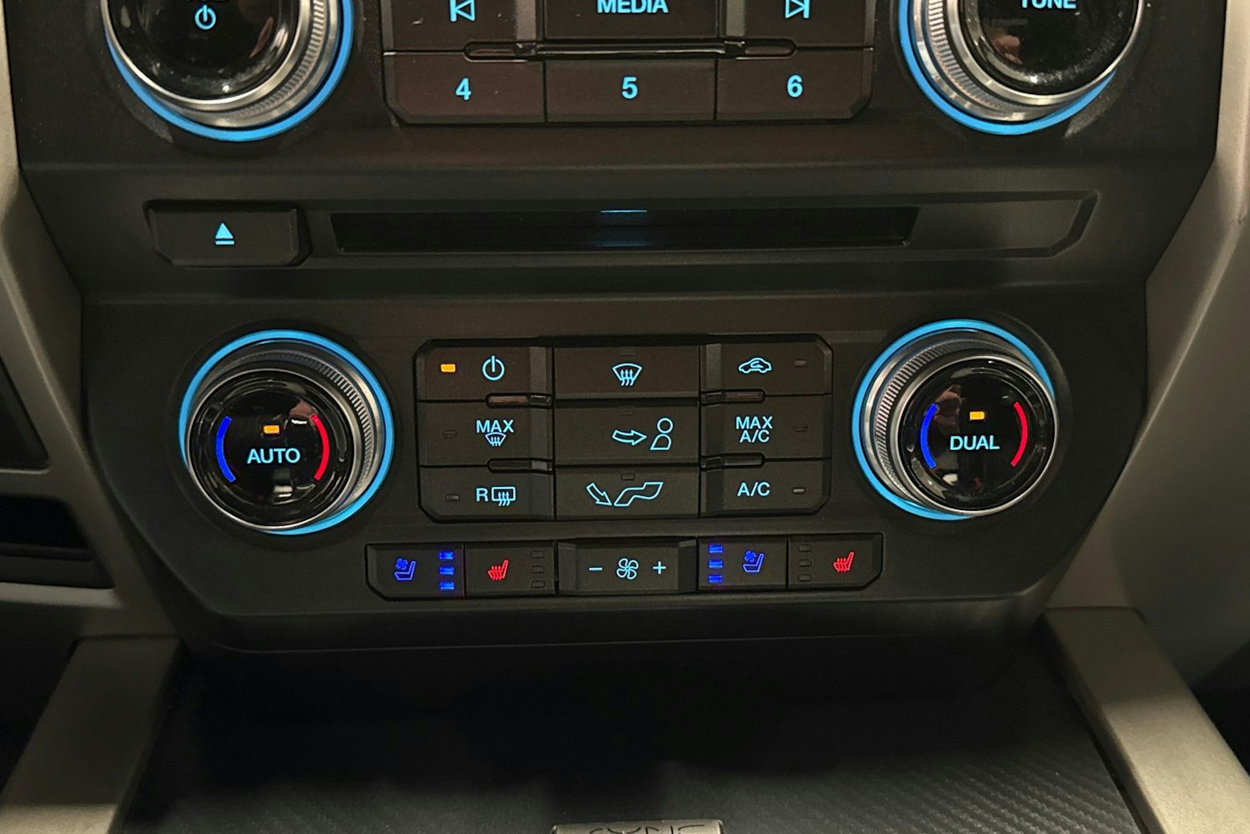 Musta Ford F150 2018 kuva 26.