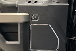 Musta Ford F150 2018 kuva 28.