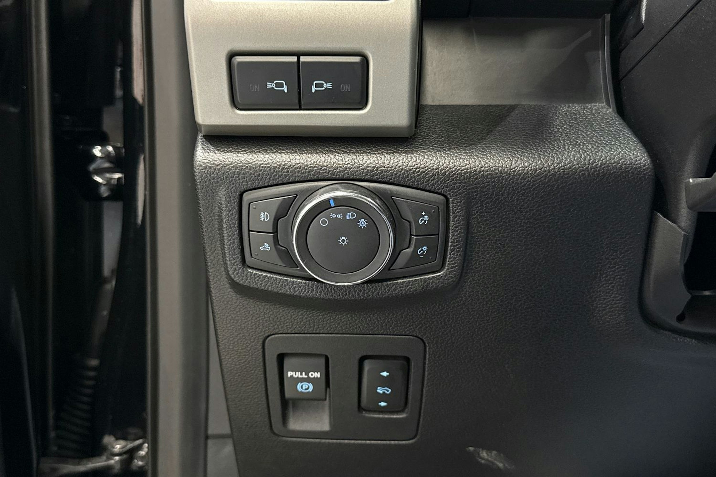 Musta Ford F150 2018 kuva 29.