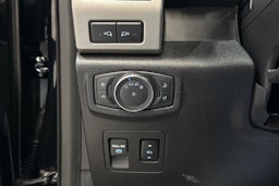 Musta Ford F150 2018 kuva 29.