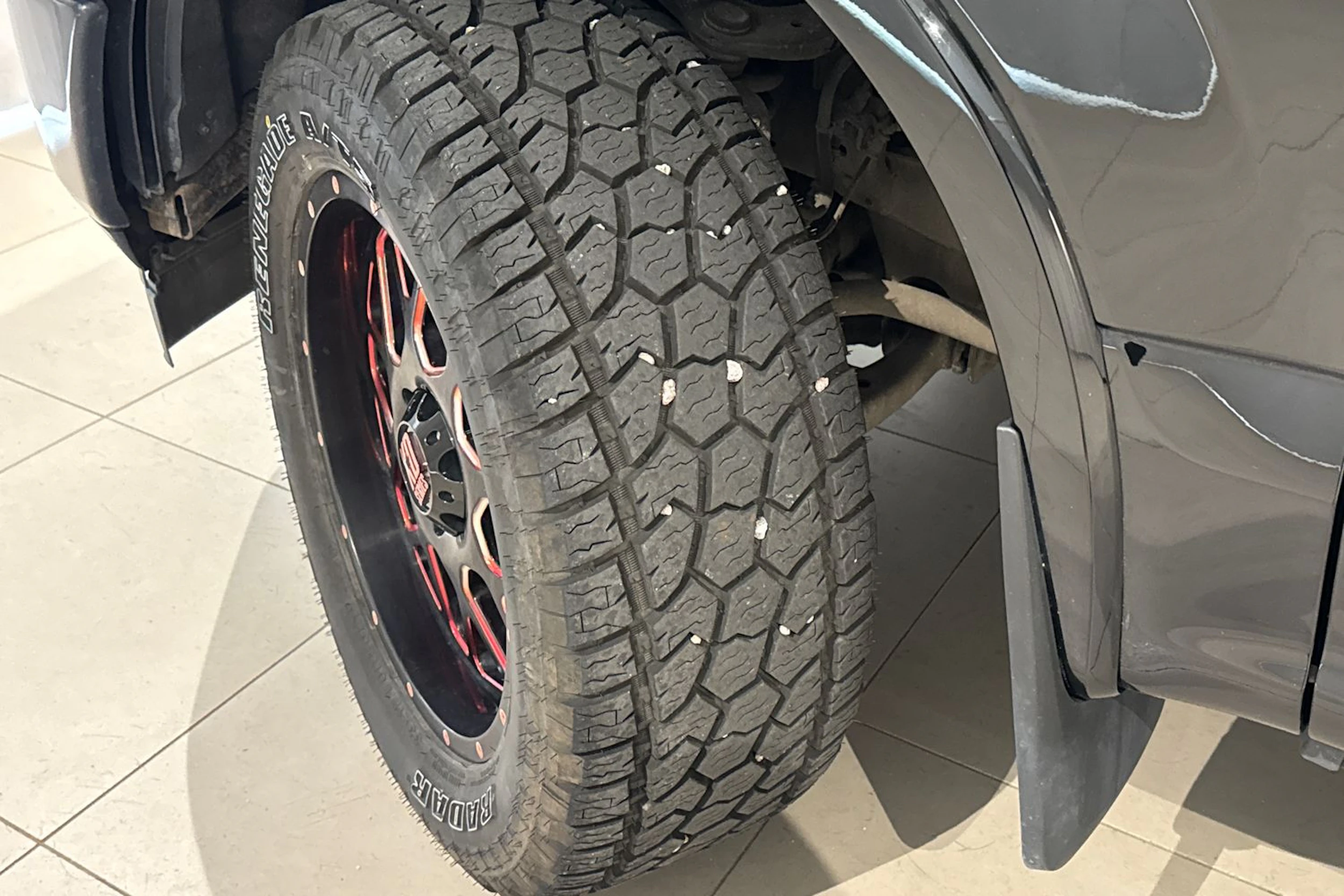 musta Ford F150 2018 kuva 13.