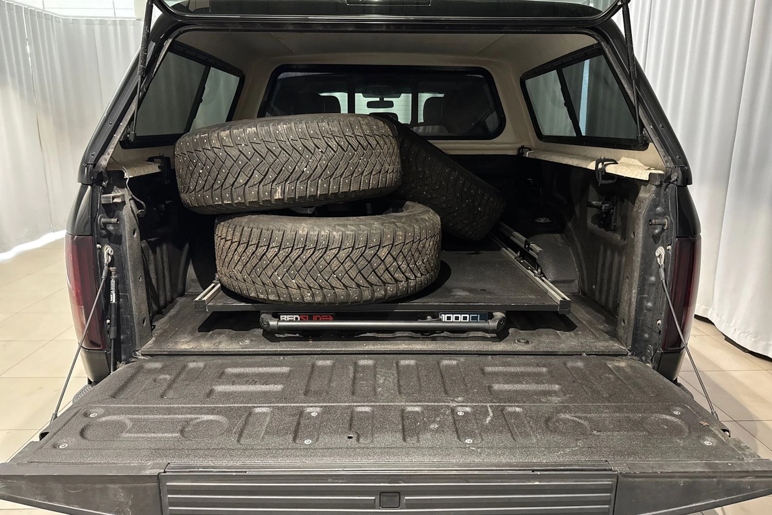 musta Ford F150 2018 kuva 16.