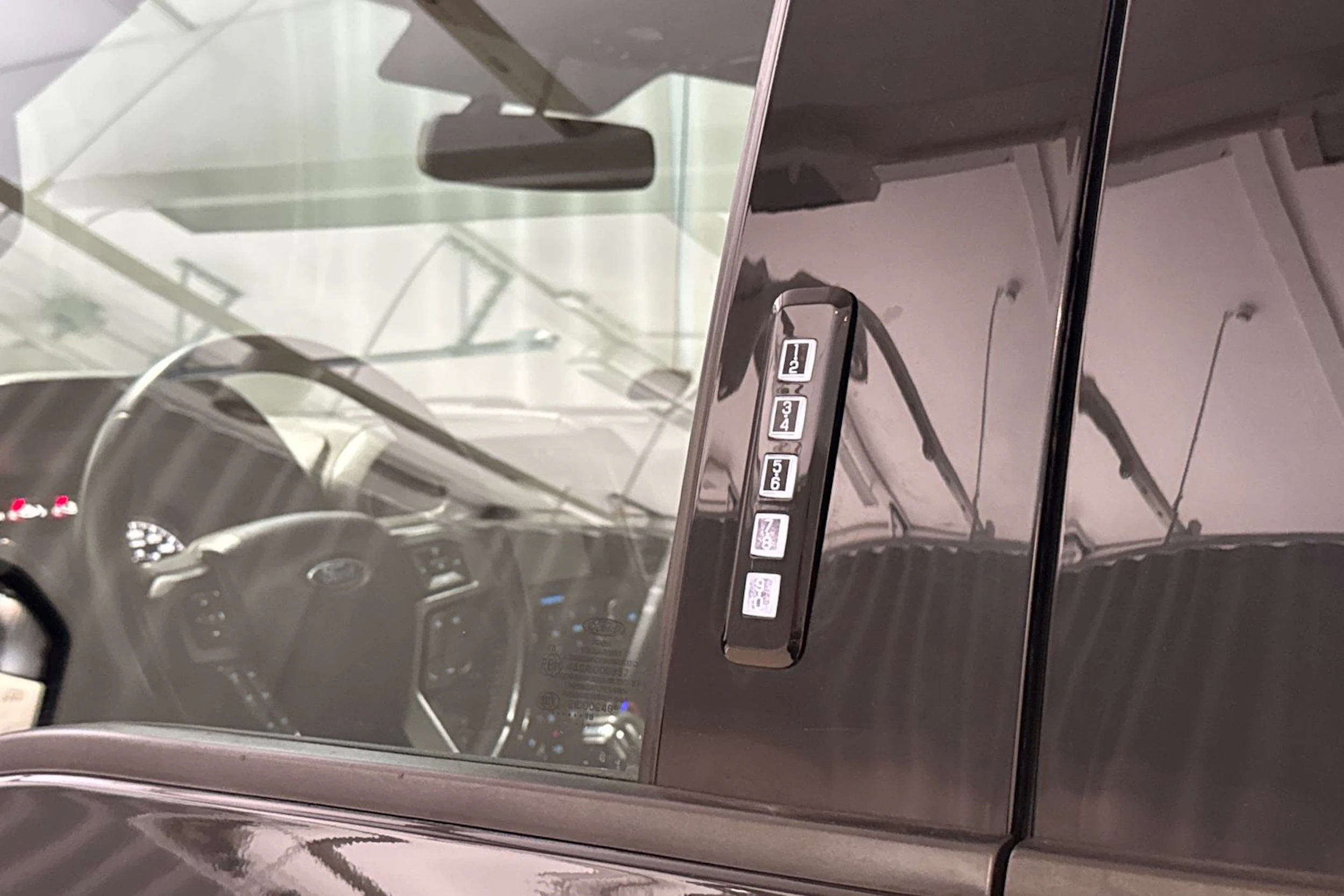 musta Ford F150 2018 kuva 21.