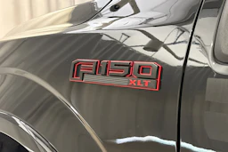 musta Ford F150 2018 kuva 22.
