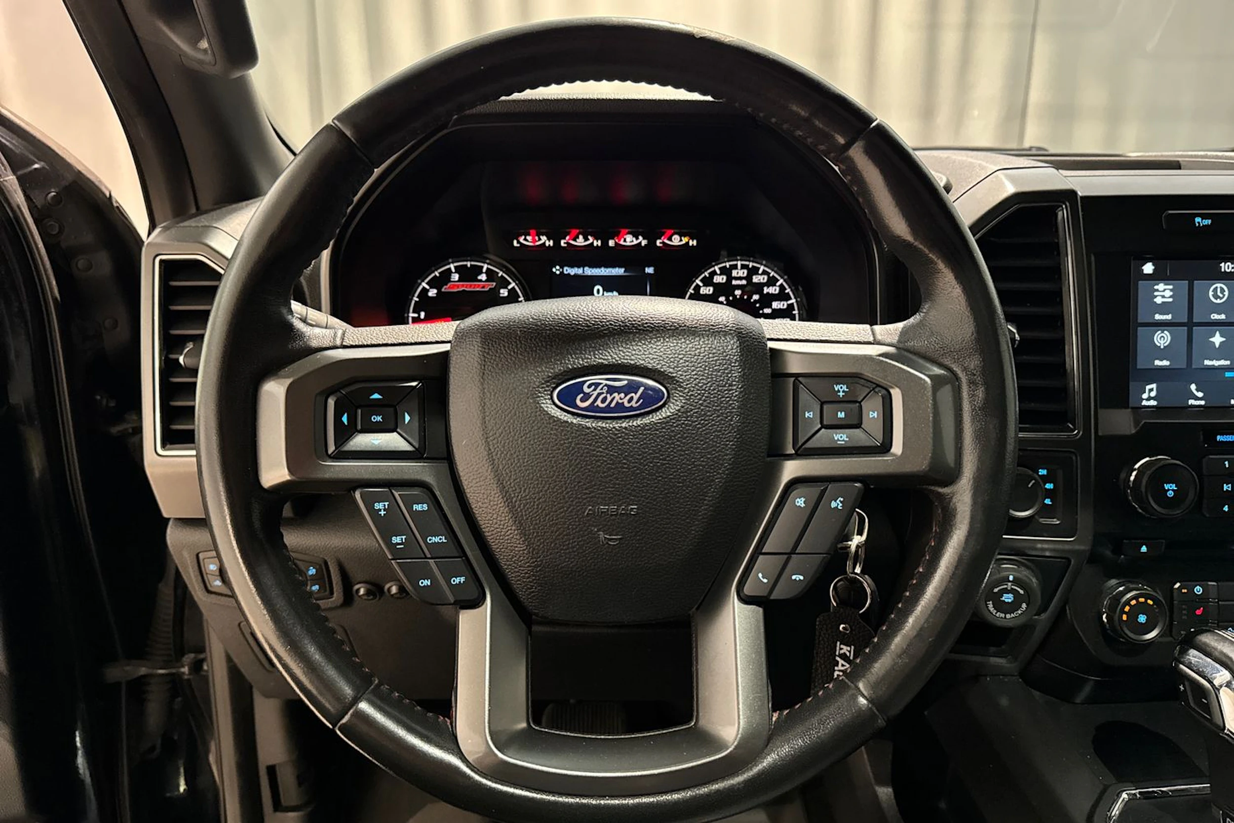 musta Ford F150 2018 kuva 23.
