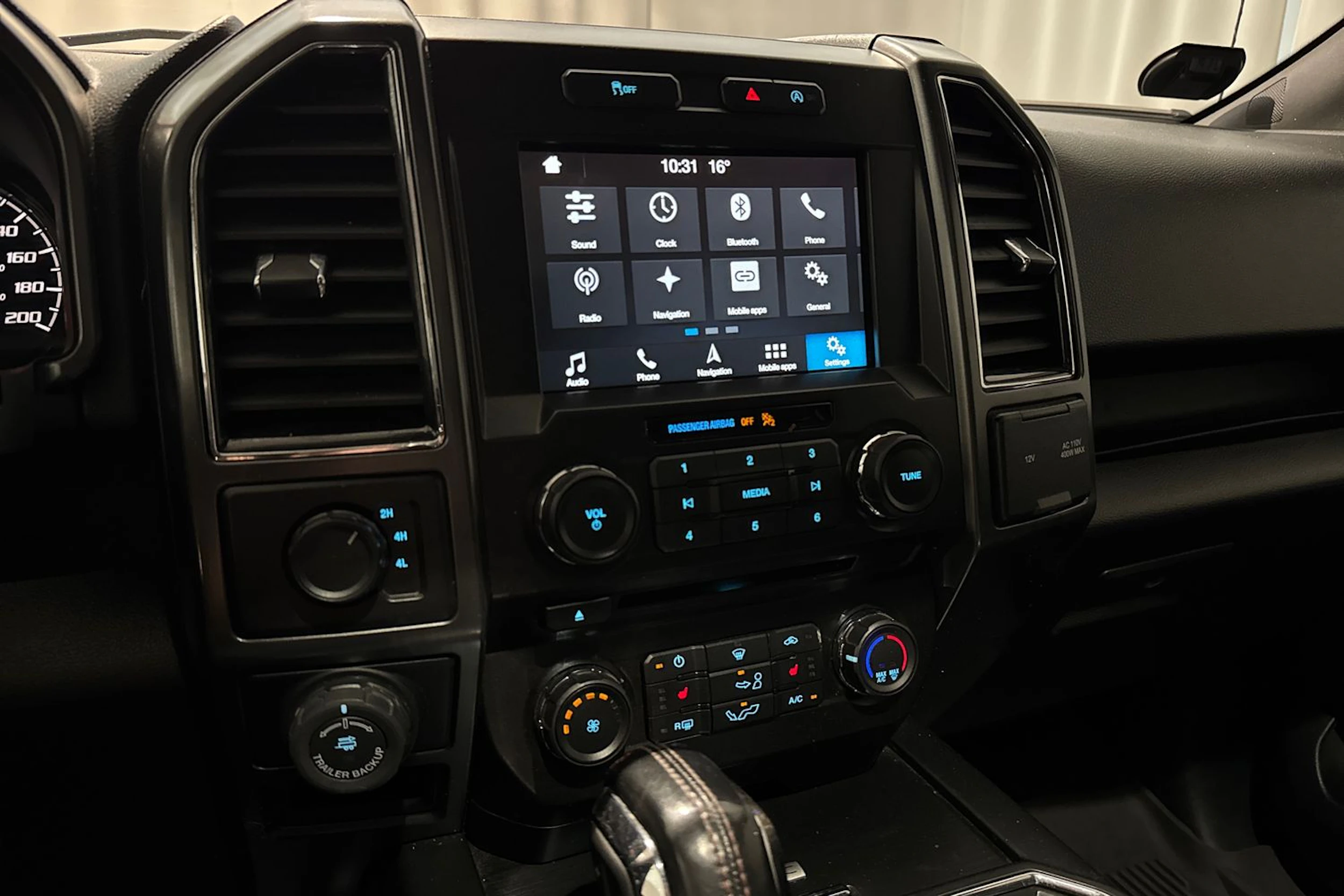 musta Ford F150 2018 kuva 25.