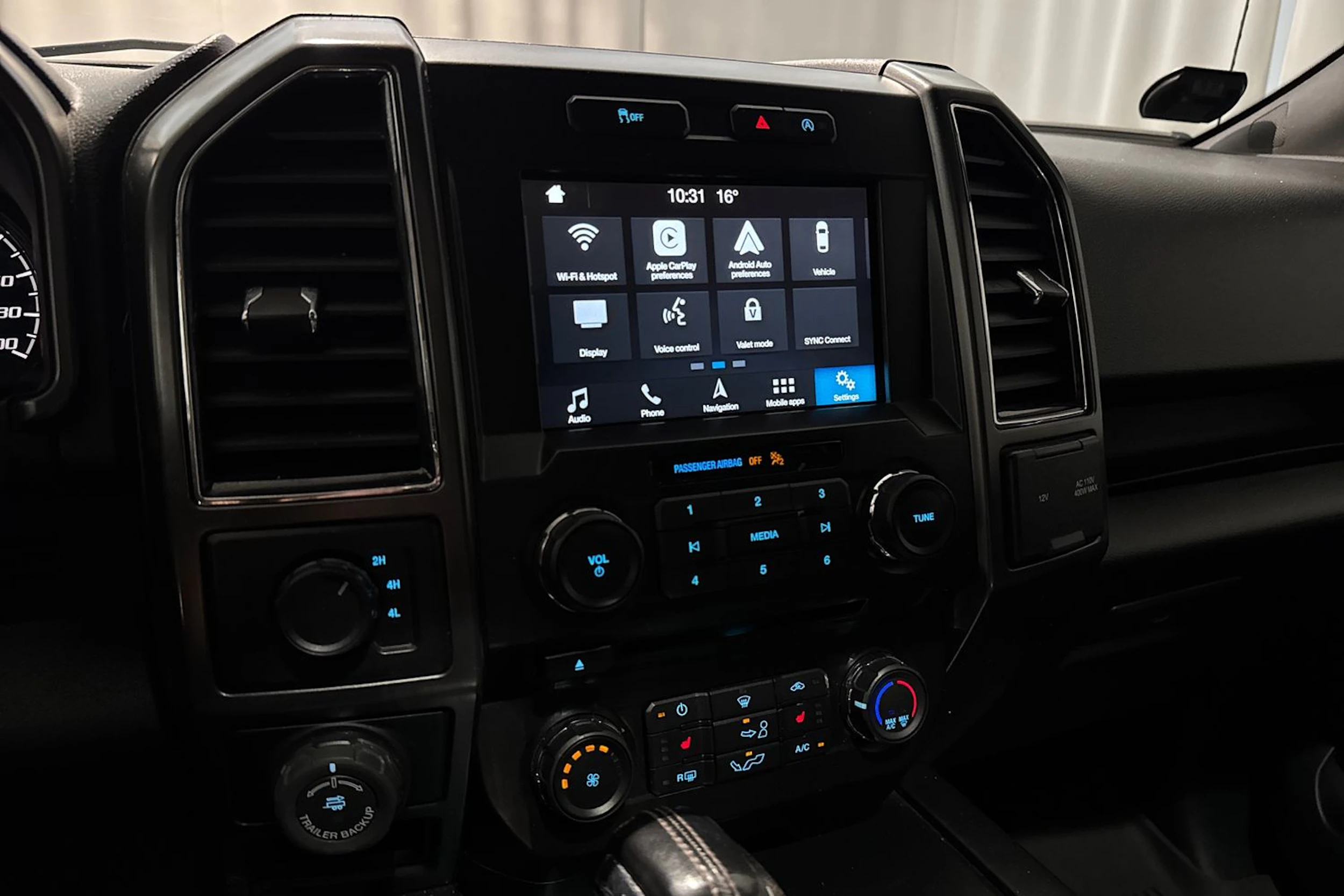musta Ford F150 2018 kuva 26.