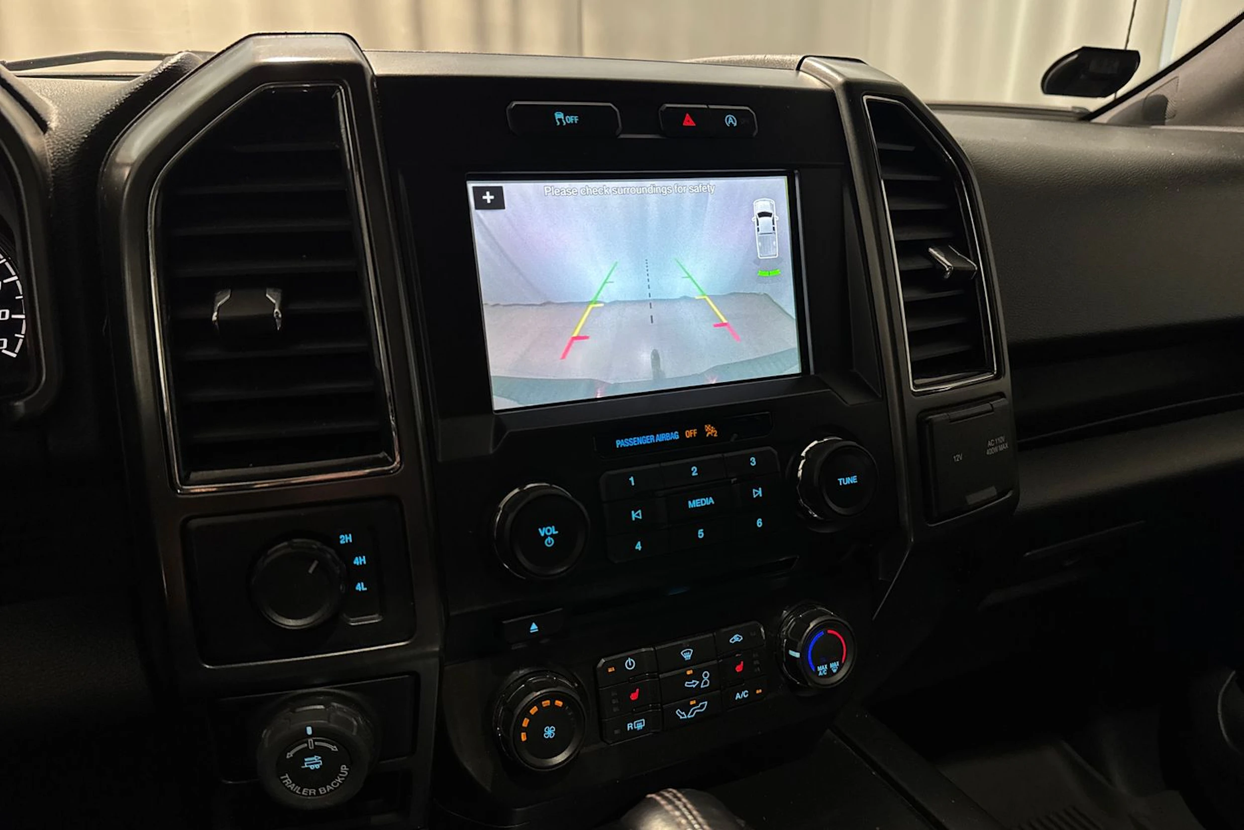 musta Ford F150 2018 kuva 28.