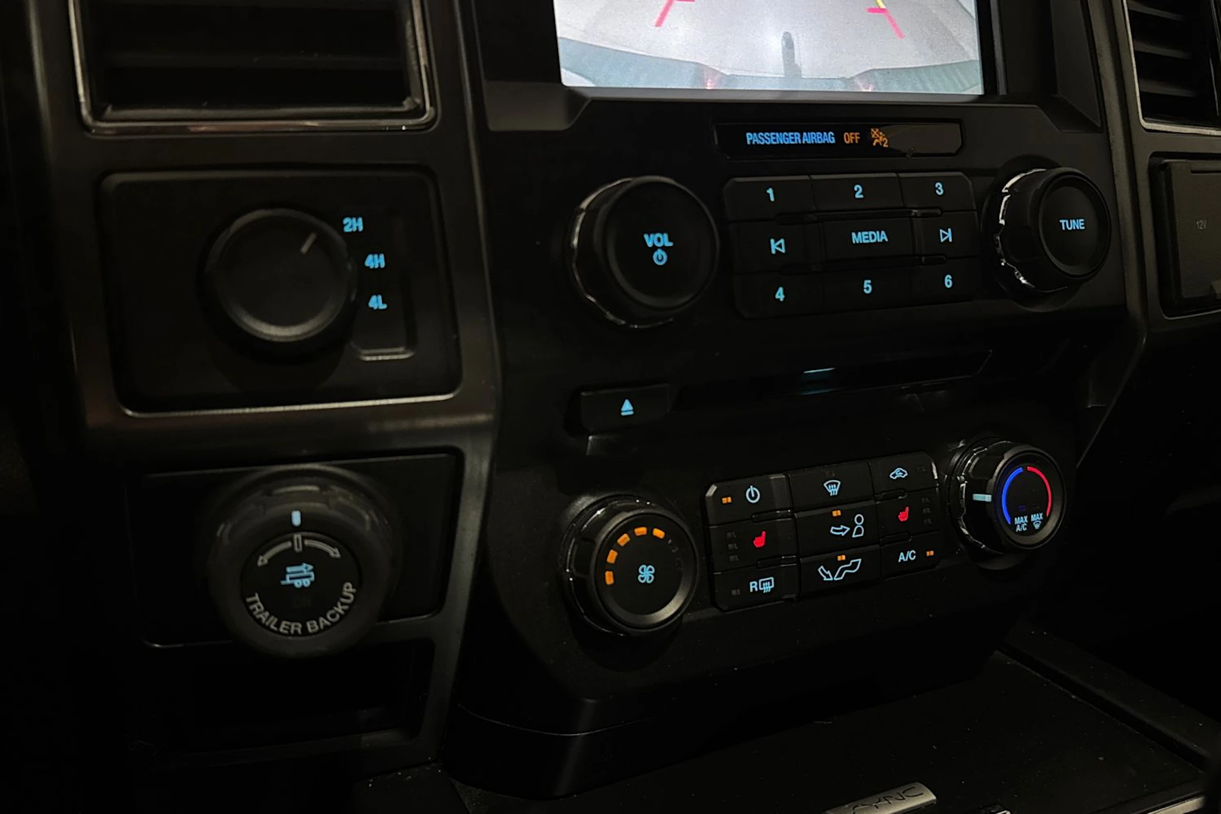 musta Ford F150 2018 kuva 29.