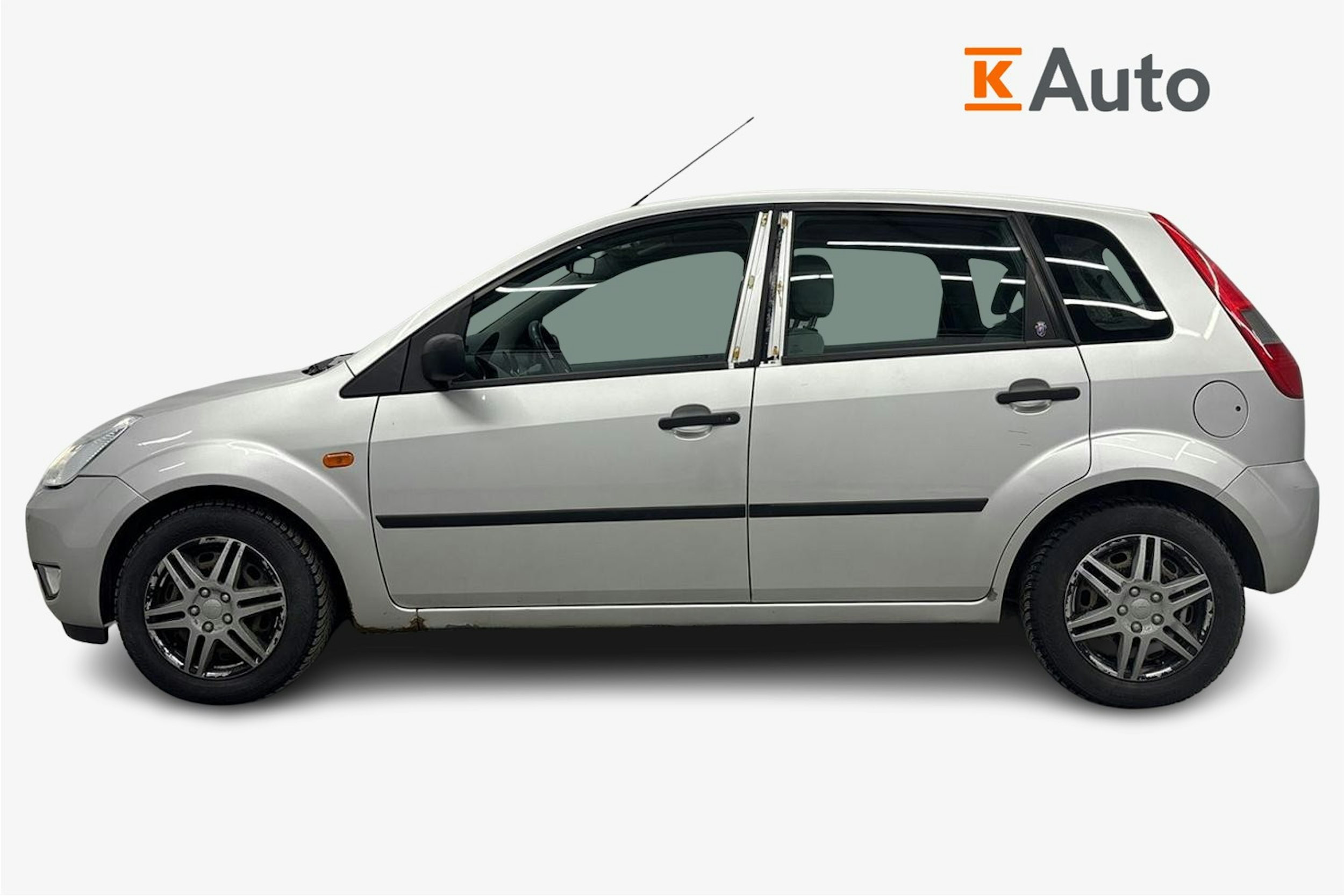 harmaa Ford Fiesta 2003 kuva 5.
