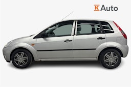harmaa Ford Fiesta 2003 kuva 5.