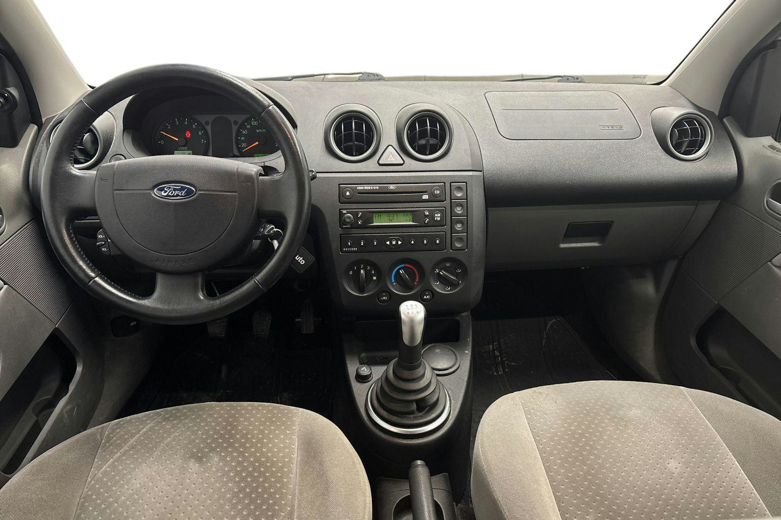 harmaa Ford Fiesta 2003 kuva 7.