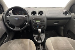 harmaa Ford Fiesta 2003 kuva 7.