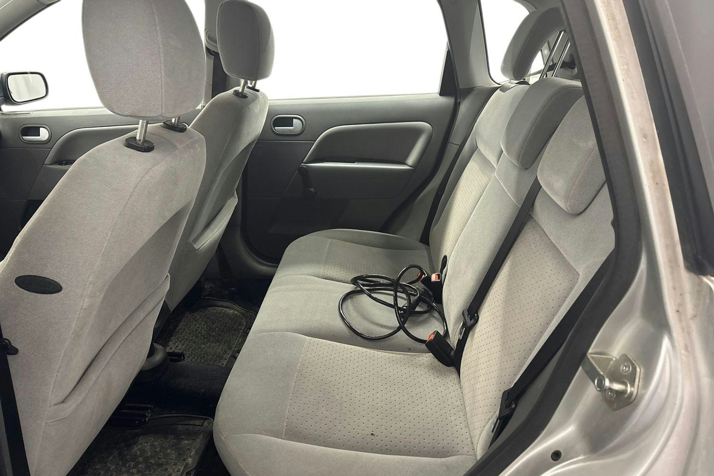 harmaa Ford Fiesta 2003 kuva 8.