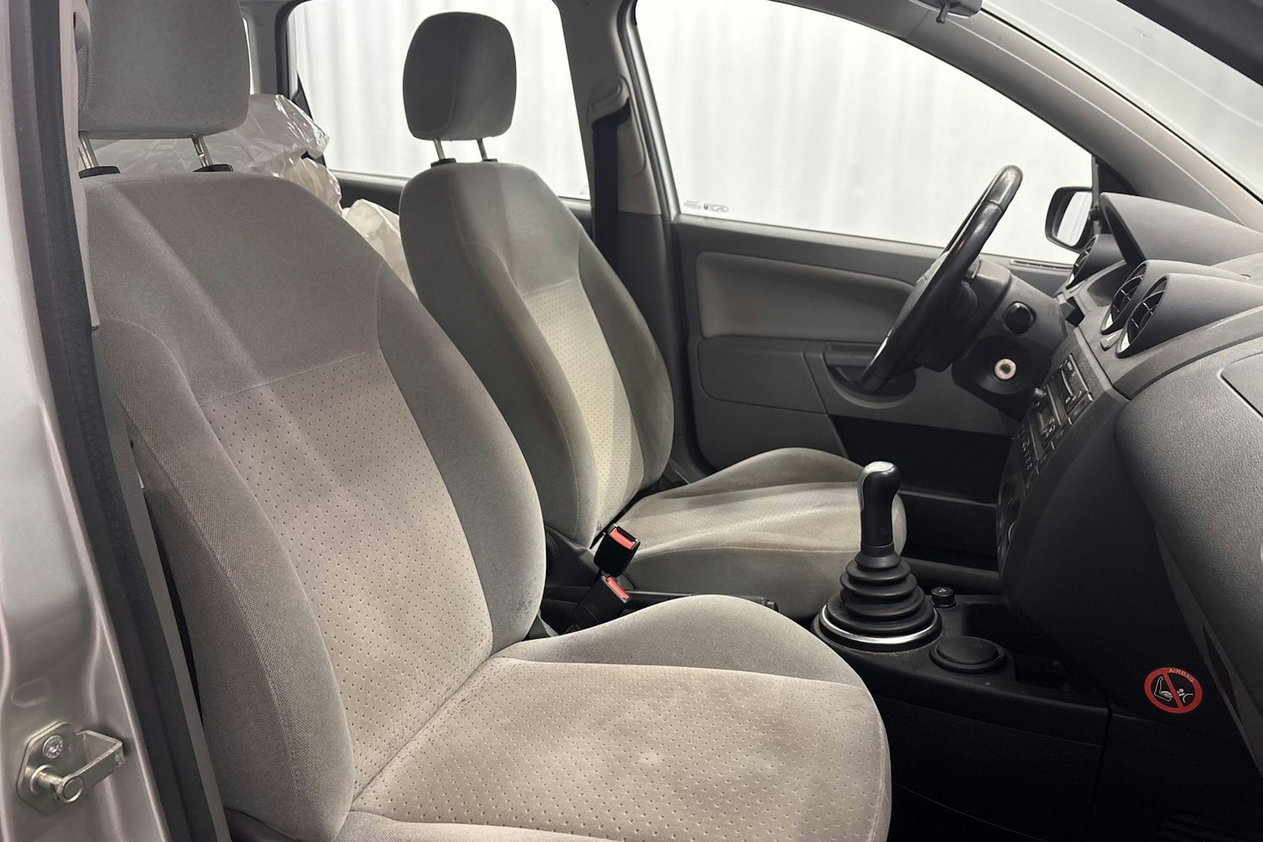 harmaa Ford Fiesta 2003 kuva 14.