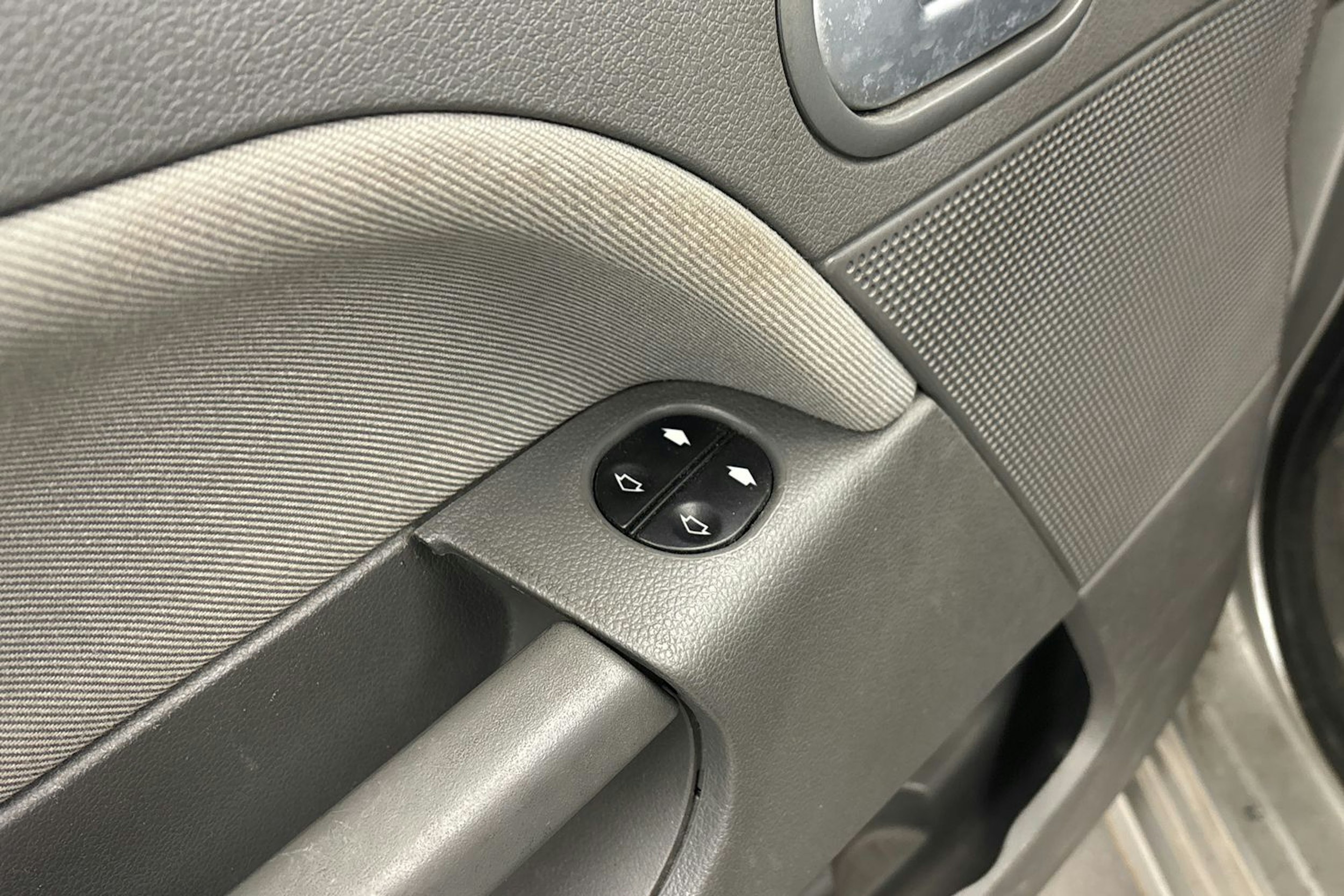 harmaa Ford Fiesta 2003 kuva 15.