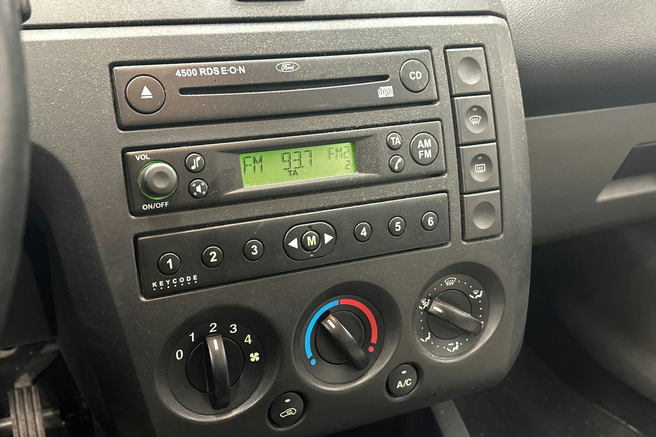 harmaa Ford Fiesta 2003 kuva 21.