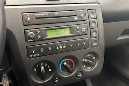 harmaa Ford Fiesta 2003 kuva 21.