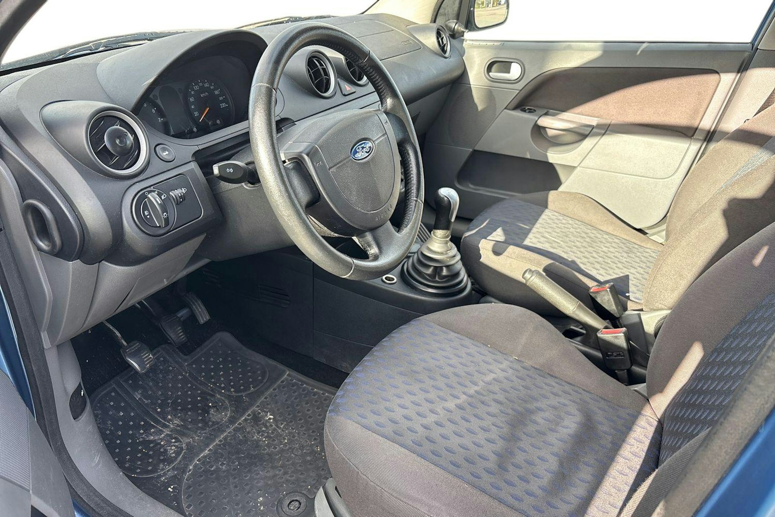 Sininen Ford FIESTA 2003 kuva 6.