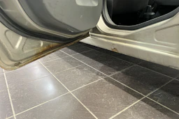 ruskea (beige) Ford Fiesta 2003 kuva 12.