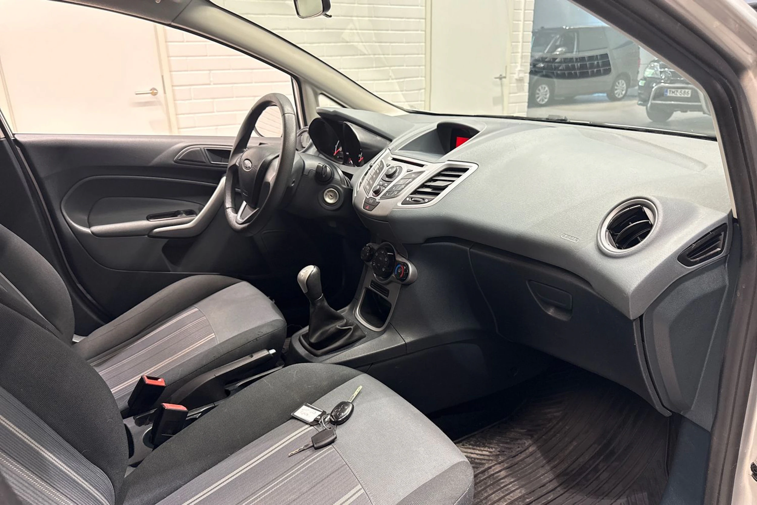 harmaa Ford Fiesta 2009 kuva 17.