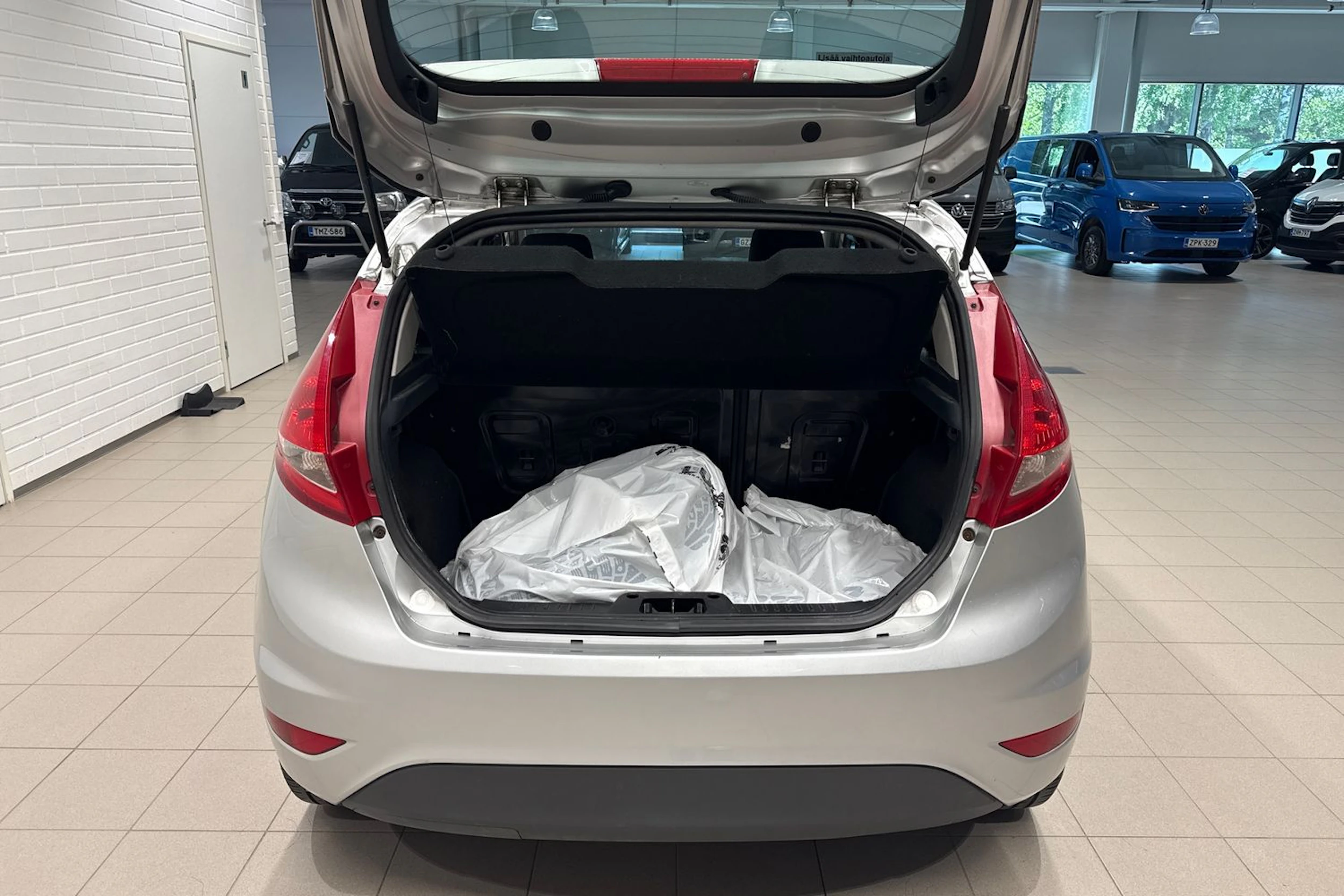 harmaa Ford Fiesta 2009 kuva 18.