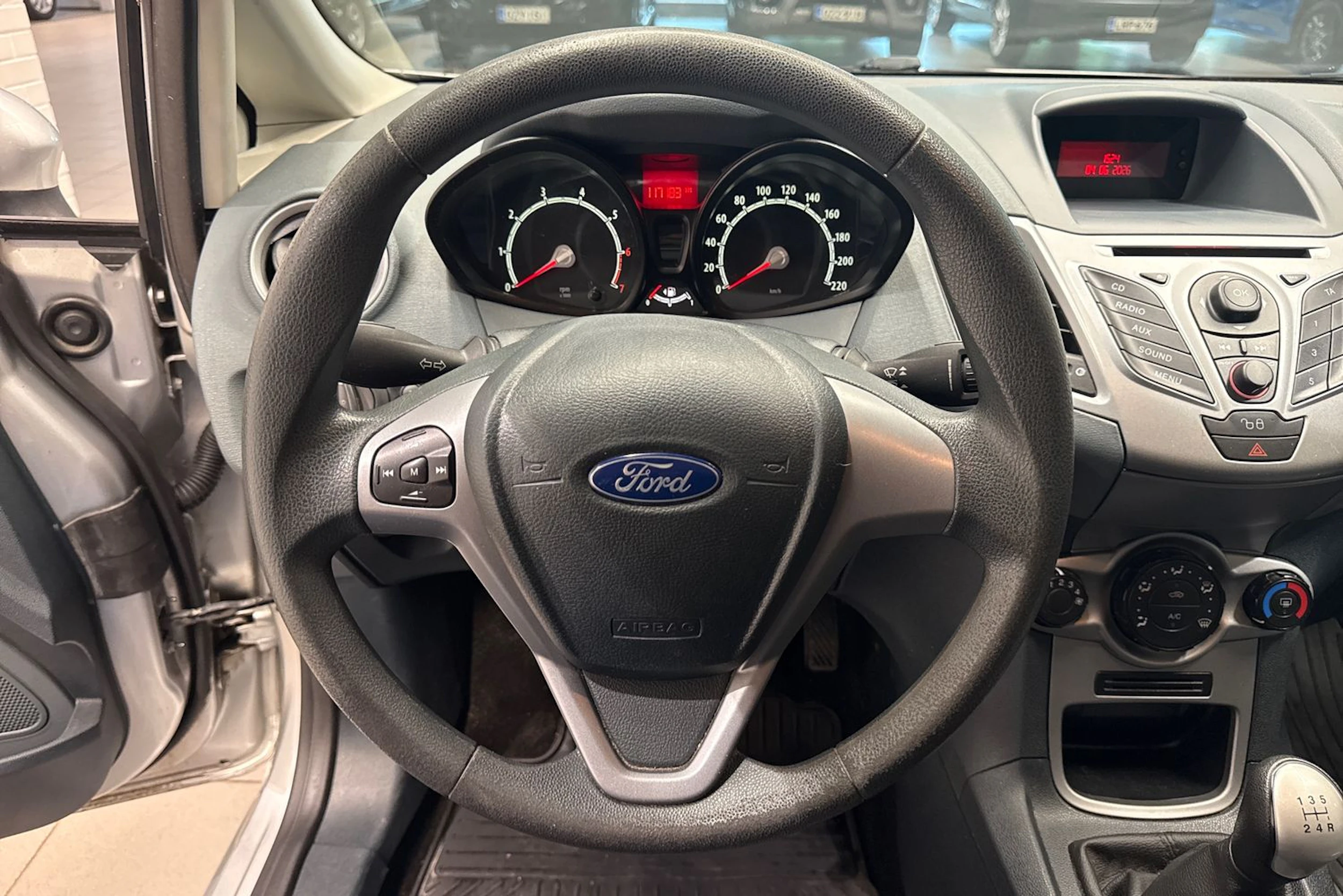 harmaa Ford Fiesta 2009 kuva 19.