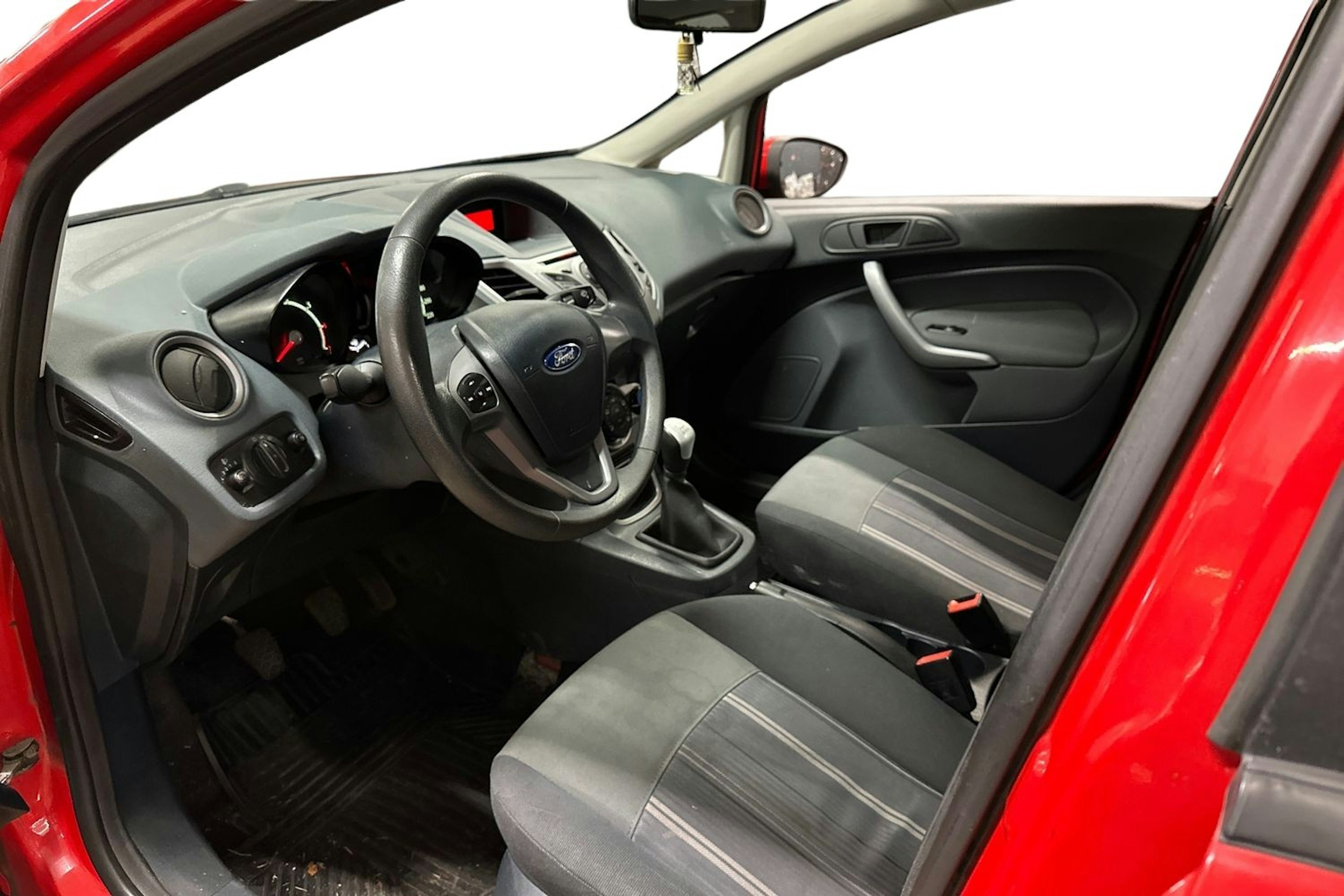 punainen Ford Fiesta 2009 kuva 3.