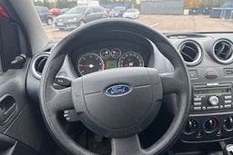 punainen Ford Fiesta 2009 kuva 14.