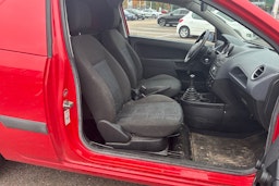 punainen Ford Fiesta 2009 kuva 22.