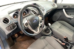 sininen Ford Fiesta 2010 kuva 6.