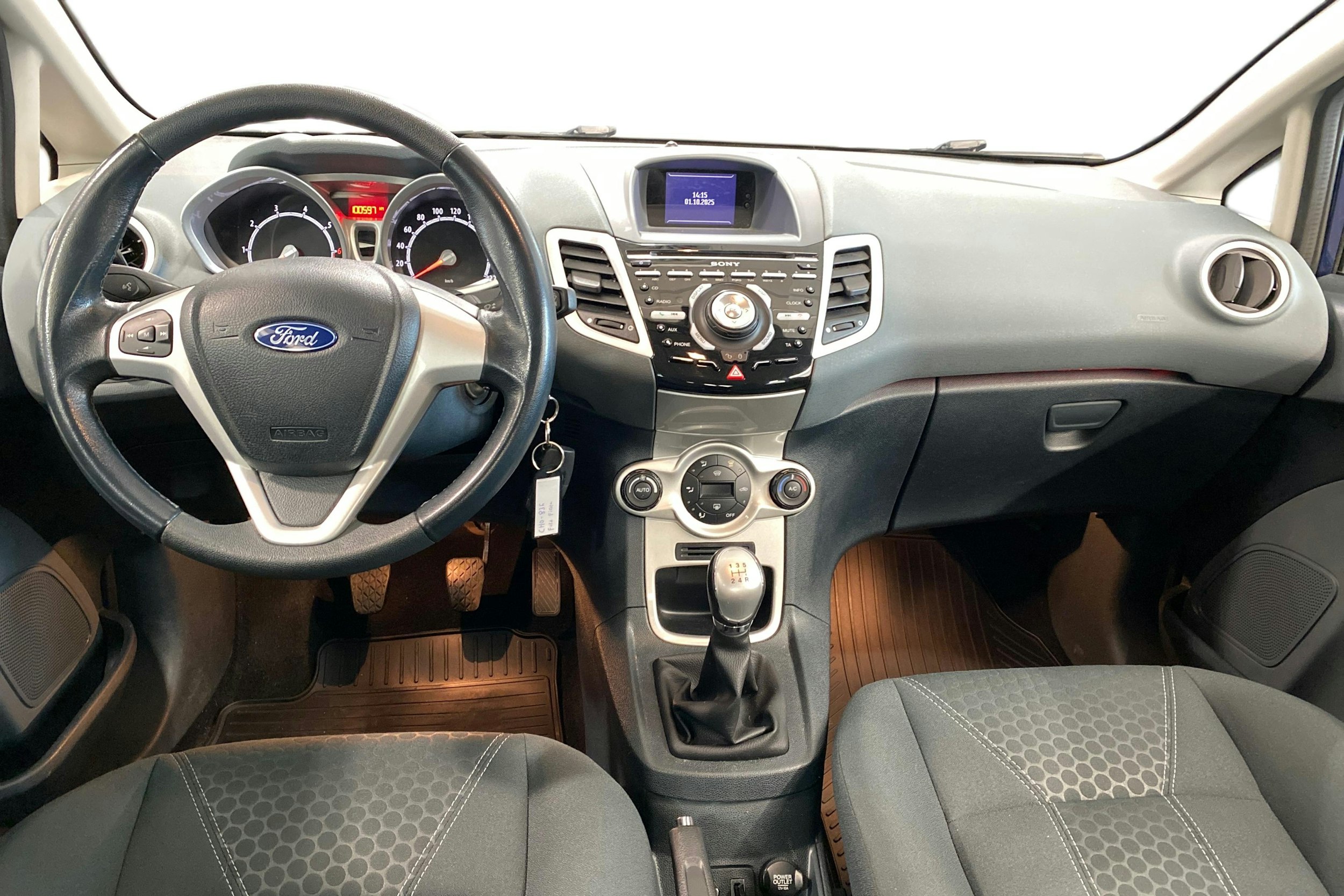 sininen Ford Fiesta 2010 kuva 7.