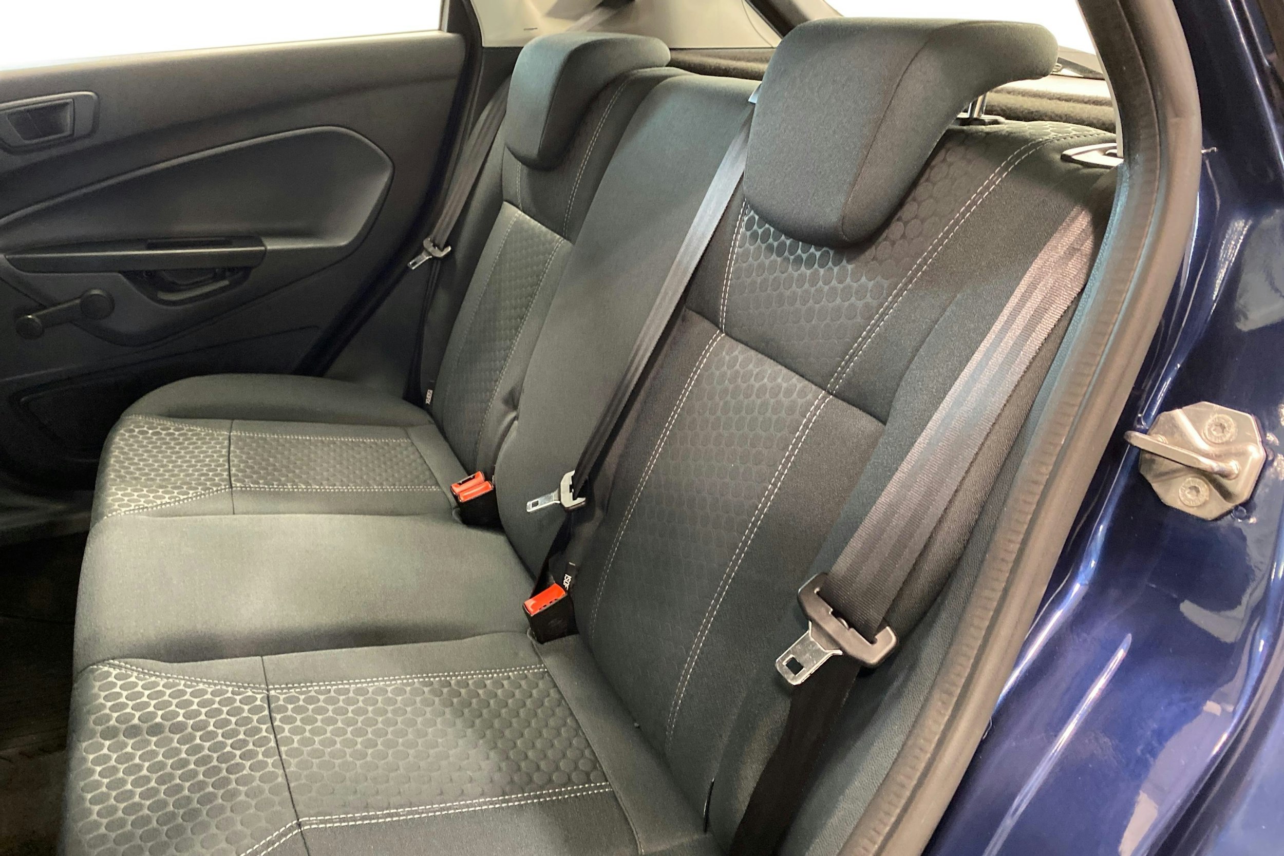 sininen Ford Fiesta 2010 kuva 8.