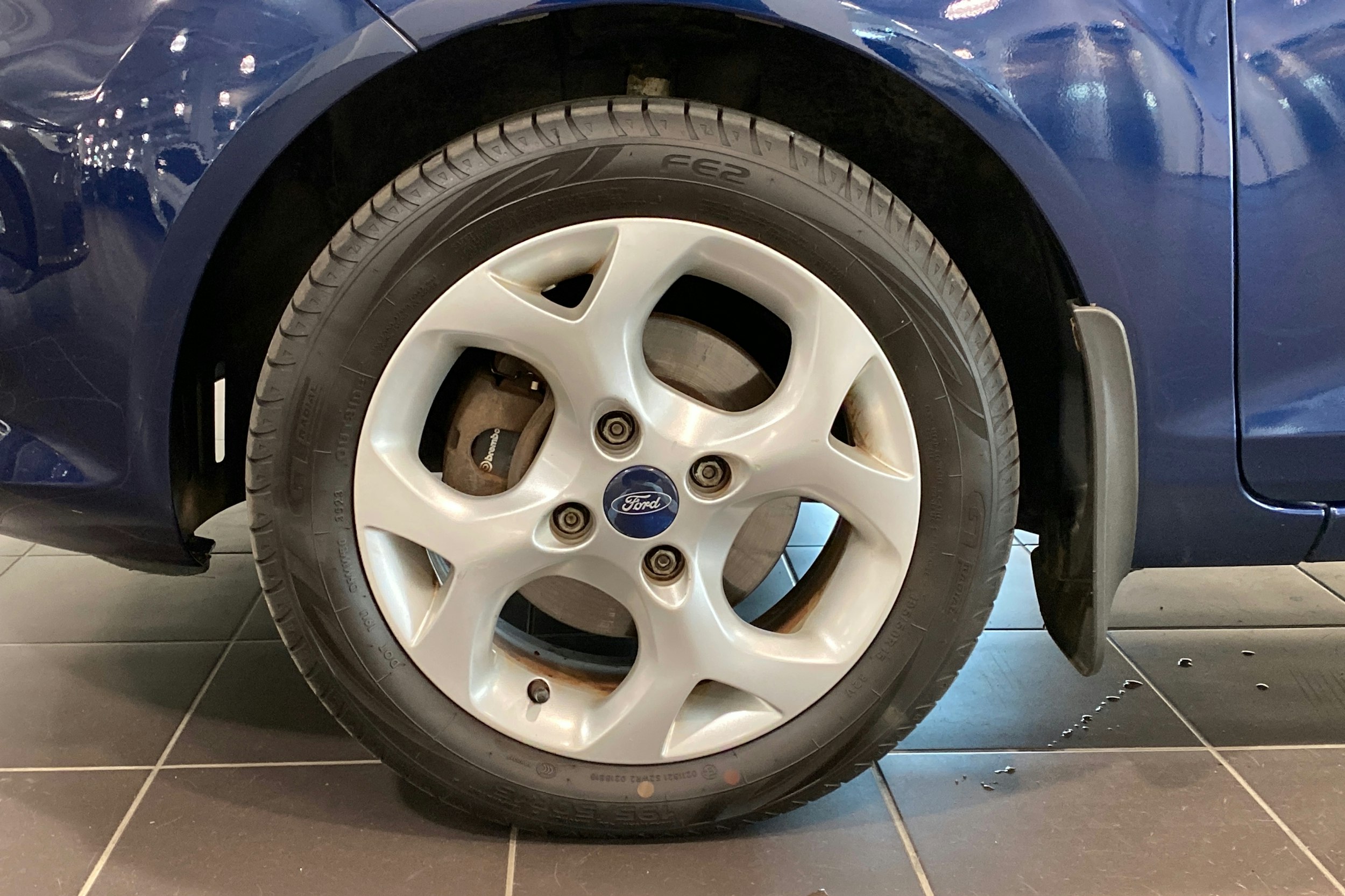 sininen Ford Fiesta 2010 kuva 9.
