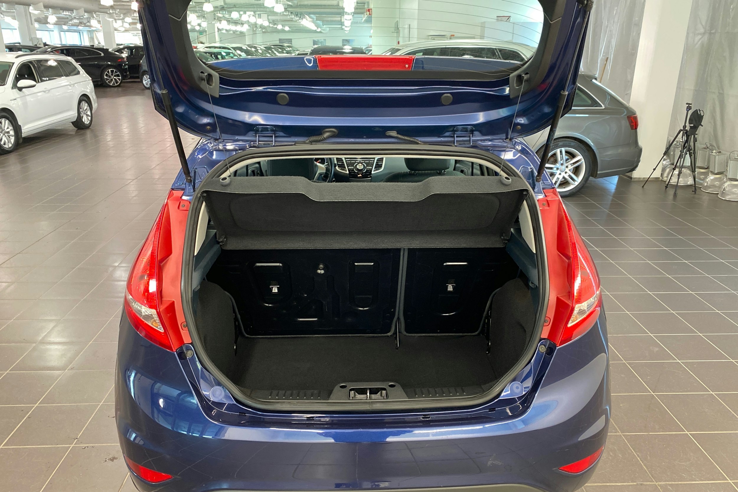 sininen Ford Fiesta 2010 kuva 12.